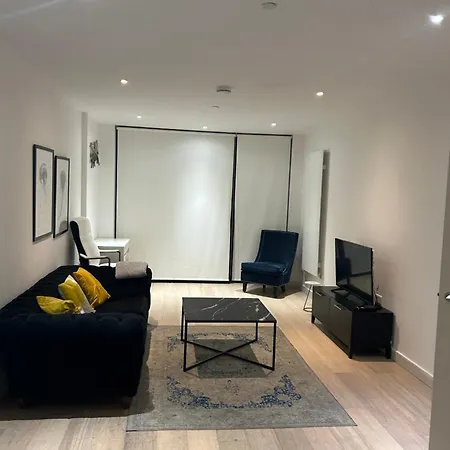 One Bedroom In Royal Wharf, Close To City Airport